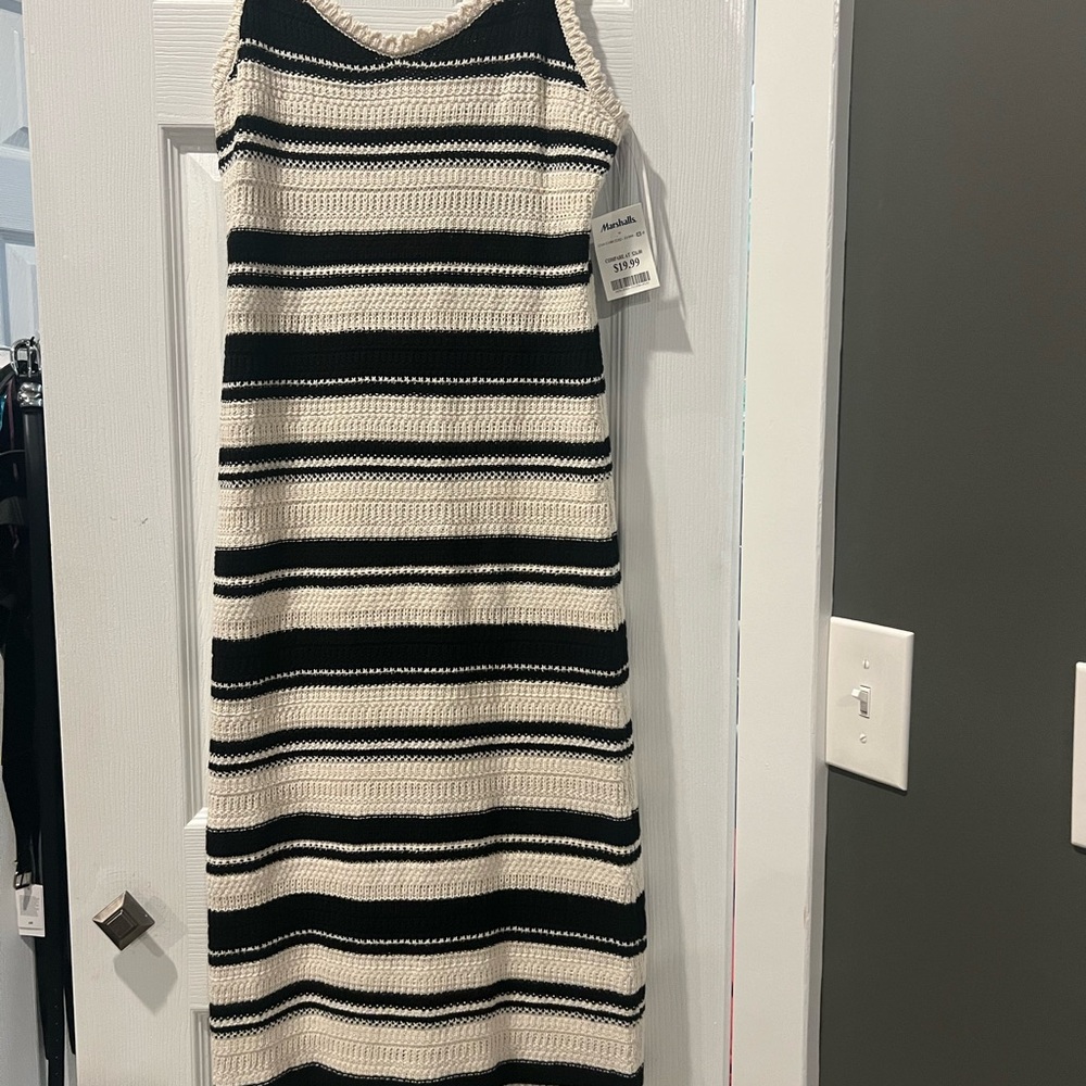 Freshman Black and White Sleeveless Sheath Dress